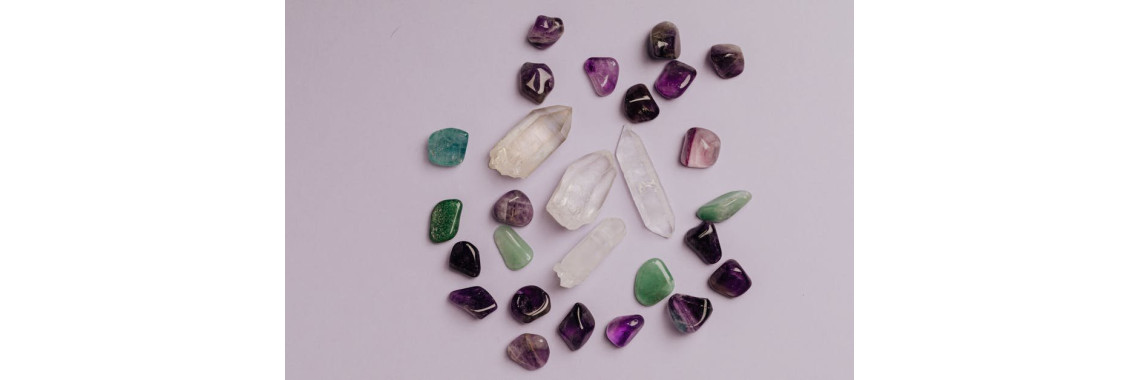 Raw Edge or Smooth Palm: A HAND Method for Choosing Between Raw Crystals and Tumbled Stones (October 2026)